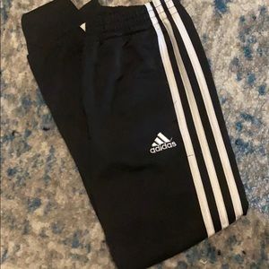 **SOLD** Boy’s Adidas warm up pants!